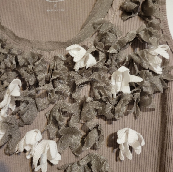 Tank Top with Applique Flowers Sleeveless Size Small Stretchy - Picture 4 of 4